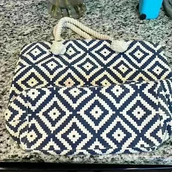 Summer & Rose - Picture 4 of 4